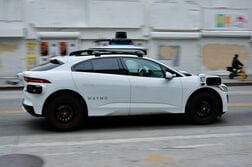 ウーバーとウェイモ、米フェニックスでのロボタクシー提携を終了