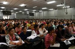 インドで若者に大人気のＳＮＳアカウント締め付けか、発信者に脅迫など