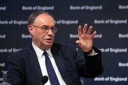 英中銀総裁、利下げは選択肢外　原油下落でも慎重姿勢