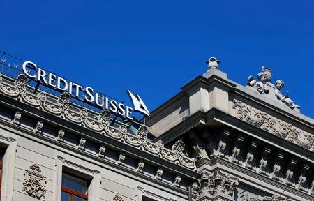 　４月６日、スイスの金融大手クレディ・スイスは、２０２１年第１・四半期に米アルケゴス・キャピタル・マネジメントに関連して４４億スイスフラン（４６億９０００万ドル）の費用を計上し、税引き前損益が約９億フランの損失になるとの見通しを示した。写真はチューリッヒで３月撮影（２０２１年　ロイター／Arnd Wiegmann）