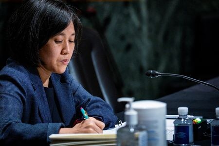 米通商代表部（ＵＳＴＲ）のタイ代表（写真）は２７日、ワシントンで韓国産業通商資源省の呂翰九（ヨ・ハング）通商交渉本部長と会談し、米国は鉄鋼とアルミニウムに関する「既存の対話」に焦点を当てる考えを示した。国内産業の懸念がバイデン政権のアプローチに影響しているとも述べた。ワシントンで昨年５月撮影（２０２２年　ロイター）