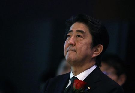 　１０月５日、政府が経済対策の必要性を判断する時期について、１０月中に前倒しする方向となった。安倍首相、新経済連盟の新年会で１月撮影（２０１５年　ロイター／Yuya Shino）