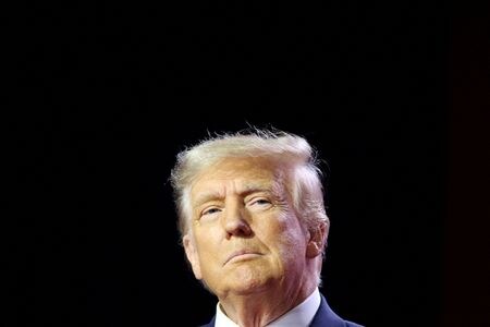トランプ前米大統領が退任後の機密文書の取り扱いを巡る追起訴について無罪を主張したことが、裁判所に提出された資料で分かった。今年６月、ワシントンで撮影（２０２３年　ロイター/Tasos Katopodis/File Photo）