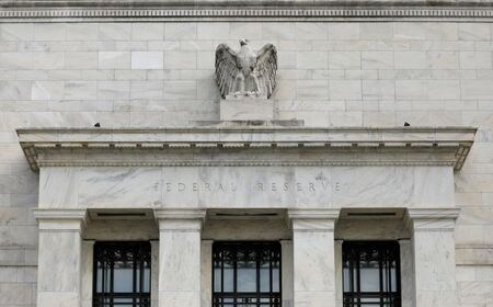 米セントルイス地区連銀のクリストファー・ウォラー調査局長が１８日、連邦準備理事会（ＦＲＢ）理事に就任した。写真はＦＲＢ本部ビル。２０１８年撮影（２０２０年　ロイター/Chris Wattie）