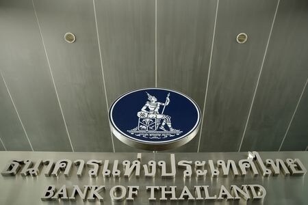 　１０月８日、タイ中央銀行は、主要金利の翌日物レポ金利を１．５０％に据え置いた。写真は同行。２０１６年４月、バンコクで撮影（２０２５年　ロイター/Jorge Silva）
