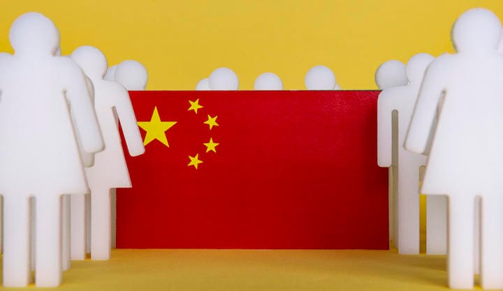 五星紅旗が人材を集める kemalbas-iStock.