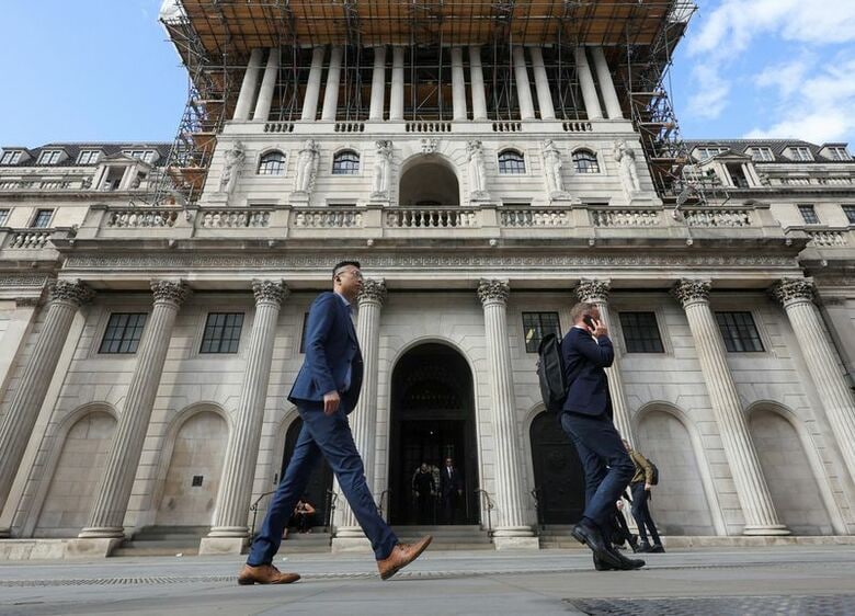 写真は英中銀ビル。１６日撮影。REUTERS/Corey Rudy