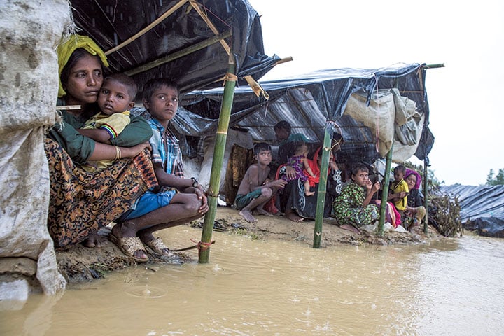 迫害と災害のダブルパンチに襲われる難民を国際社会は見捨てるのか  Paula Bronstein/GETTY IMAGES