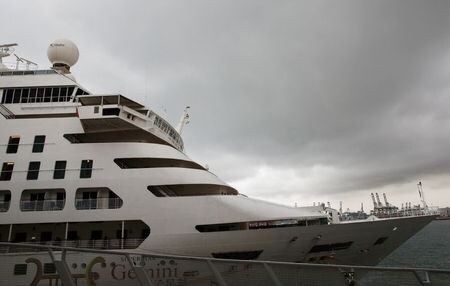 １０月３０日、米疾病対策センター（ＣＤＣ）はクルーズ船の段階的な運航再開に向けた枠組みを発表した。新型コロナウイルスのパンデミック（世界的大流行）を受け今年３月に運航禁止令が出されたが、３１日に期限切れとなる。写真は５月２３日、シンガポールで撮影（２０２０年　ロイター／Edgar Su）