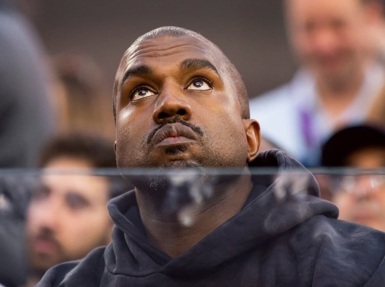 相次ぐ暴言、問題発言で「四面楚歌」に（写真は2月13日、SoFiスタジアムでスーパーボウルを観戦するウェスト）　 Mark J. Rebilas-USA TODAY Sports/File Photo via REUTERS