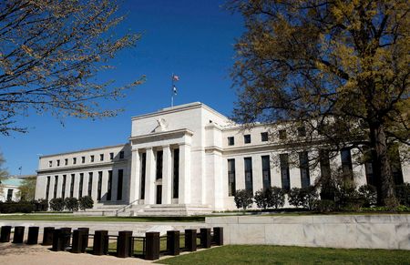 物価上昇圧力が緩和しているにもかかわらず、米家計は２０２３年後半も引き続きインフレに苦しめられていることが米連邦準備理事会（ＦＲＢ）の年次調査で分かった。２０１２年’撮影（２０２４年　ロイター/Joshua Roberts）