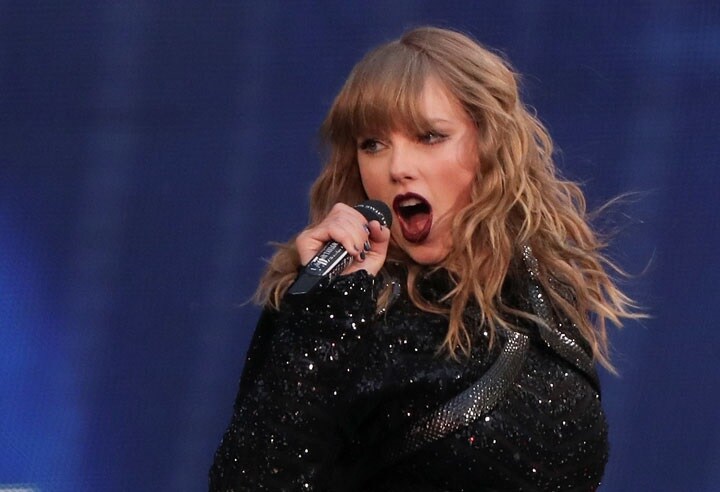 これまで政治には口を出さなかったテイラー・スウィフトだが、その影響力はすさまじい　Simon Dawson-REUTERS