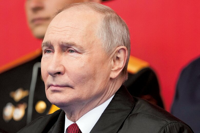 戦勝記念パレードでは老いを感じさせた（5月9日）　PAVEL BEDNYAKOV-POOL-REUTERS
