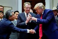 日米、貿易協定に正式署名　米農産品関税はTPP水準へ引き下げ