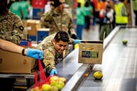 終わらぬ政府機関閉鎖の尻拭いをするのは軍隊だった...米政府停滞による影響の最前線とは