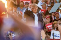 34件もの罪状を抱えた、トランプ訴追劇場の今後の行方は？