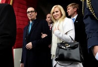 米財務長官の美人妻、高級ブランド自慢で中間層を敵に回す