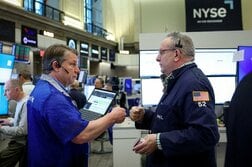 米国株式市場＝まちまち、ナスダックは金利上昇と原油高が重し