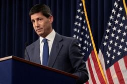 週末の米ＦＲＢ議長講演、「世界的貯蓄逼迫」で注目度高まる