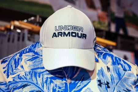米スポーツ用品小売アンダーアーマーは１８日、パトリック・フリスク社長兼最高経営責任者（ＣＥＯ）が６月１日付で退任すると発表した。写真は２０２２年２月、ニューヨークで撮影（２０２２年　ロイター/Andrew Kelly）