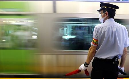 　１２月６日、ＪＲ東日本は国土交通省に運賃改定を申請したと発表した。写真は２０２１年７月、渋谷駅で撮影（２０２４年　ロイター/Kai Pfaffenbach）