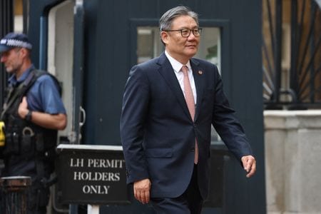 　７月１８日、中国の王文濤商務相（写真）は、米国との商業関係を健全かつ持続可能な発展の状態に戻すことを望むと述べ、米国に大国としての地位にふさわしい行動を取るよう求めた。６月１０日、ロンドンで撮影（２０２５年　ロイター/Toby Melville）