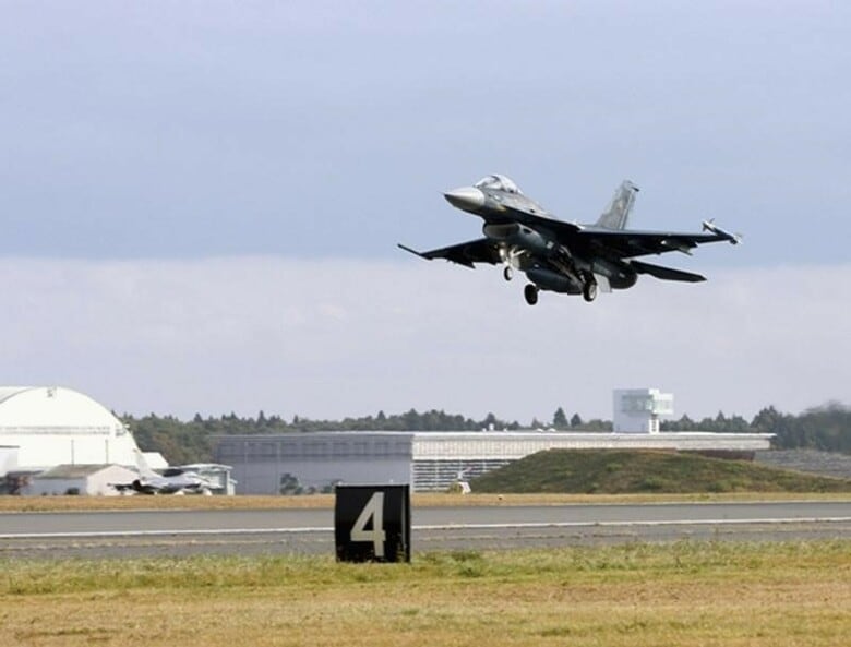 ７月６日、米防衛大手ノースロップ・グラマンが、約３０年ぶりに戦闘機開発への復帰を目指している。航空自衛隊の「Ｆ２」後継機開発への参画を模索している。写真は２０１２年１１月、青森県の三沢基地を離陸する「Ｆ２」戦闘機。提供写真（２０１８年　ロイター/Joint Staff, Japan）