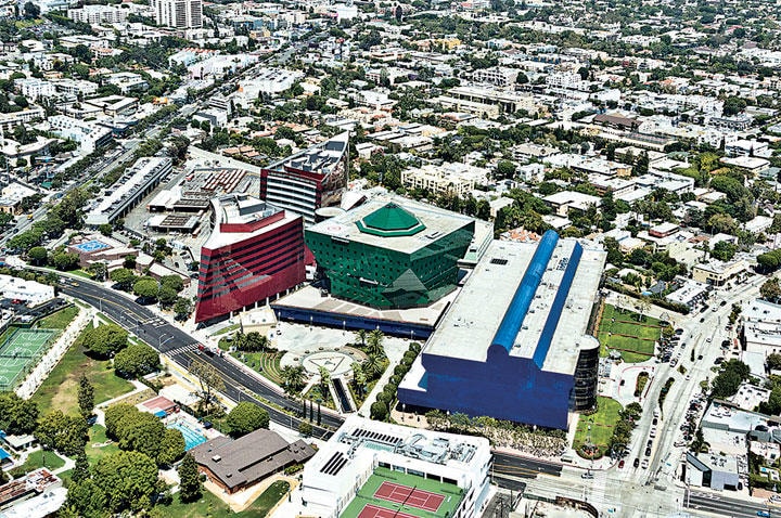 パシフィック・デザイン・センター　STEVE PROEHLーCORBIS DOCUMENTARY／GETTY IMAGES