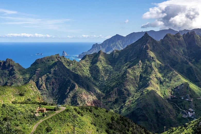 スペイン領カナリア諸島のテネリフェ島　Hendrik Cornelissen-Unsplash
