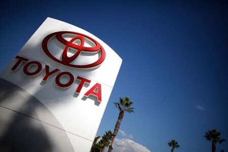トヨタ自動車は１８日、豊田通商と共同で米国に車載用電池工場を建設すると発表した。２０２５年の稼働を目指す。写真は２０１２年１０月、カリフォルニア州ロサンゼルスで撮影（２０２１年　ロイター/Lucy Nicholson）
