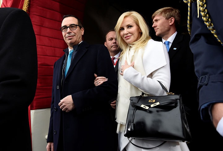 1月20日、トランプの大統領就任式で。ムニューチン（左）とリントンは婚約中だった　Saul Loeb-REUTERS