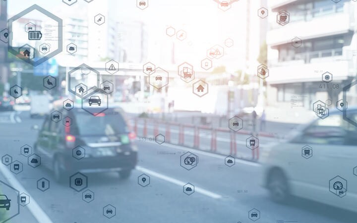 路線バスよりコストを抑えることができるとして、多くの自治体が導入を試みているデマンド型交通（写真はイメージです）　metamorworks-iStock