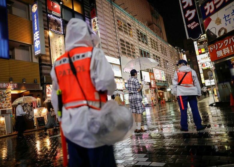 朝日新聞などによると、東京都は、新型コロナウイルスの感染拡大が続く都内の感染状況について、専門家による評価に基づいて設定する警戒レベルを４段階のうち最も深刻な「感染が拡大していると思われる」に引き上げる。池袋で９日撮影（２０２０年　ロイター/Issei Kato）