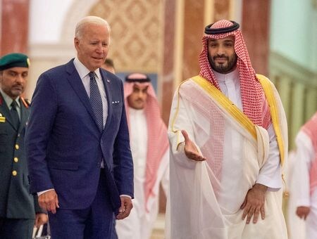 米ホワイトハウスは声明で、バイデン米大統領とサウジアラビアのムハンマド皇太子が電話会談し、イスラエルとイスラム組織ハマスの紛争について協議したと発表した。写真は今年７月、サウジで撮影（２０２３年　ロイター/Bandar Algaloud/Courtesy of Saudi Royal Court/Handout via REUTERS/File Photo）