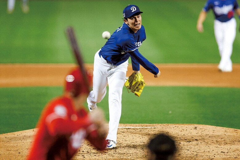 佐々木はシンシナティ・レッズとのオープン戦でMLB初の実戦に登板。投球内容には相手の打者から驚きの声が漏れた（3月4日）　BRANDON SLOTER/GETTY IMAGES