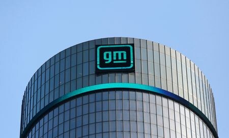 米自動車大手ゼネラル・モーターズ（ＧＭ）は、経営首脳陣が現在進行中の労使交渉に集中できるように１１月１６日に開催予定の投資家向け説明会（インベスター・デイ）を取りやめ、来年初めに延期すると発表した。写真は米デトロイトで２１年撮影。（2023年 ロイター/Rebecca Cook/File Photo）