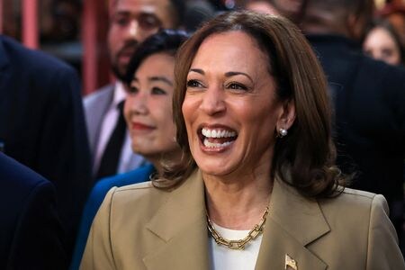 ハリス米副大統領は民主党の大口献金者に対し、民主党が１１月の大統領選で勝利すると確約した。７月１３日、フィラデルフィアで撮影（２０２４年　ロイター/Kevin Mohatt）