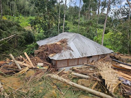 　南太平洋のパプアニューギニア中部で５月２４日に起きた地滑りで、国際移住機関（ＩＯＭ）は２６日、死者が６７０人を超えるとの推計を示した。２４日撮影。Emmanuel Eralia via REUTERS（２０２４年　ロイター）