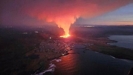 アイスランド南西部の火山が噴火、住民避難 人的被害確認されず