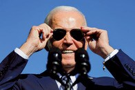 バイデン米大統領の「偽名」騒動が勃発、報道官が「（笑）」と一蹴した理由