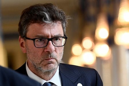 イタリアのジョルジェッティ経済財務相は９日、国内経済は好調を維持しており、今年の政府成長目標である１％を達成する見込みだと述べた。５月に撮影（/Massimo Pinca）