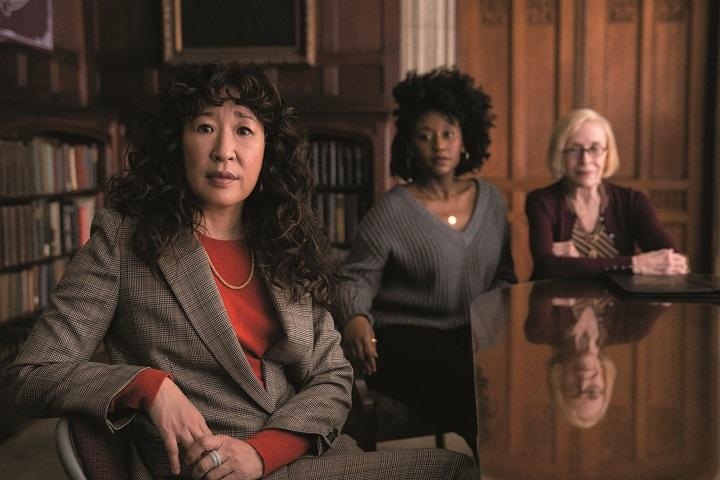 オー演じる英文学者ジユンは女性初、そして有色人種初の学科長として難題だらけの英文学科を切り回せるか　ELIZA MORSE/NETFLIX