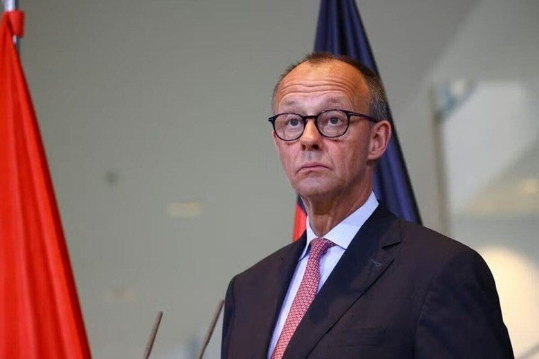 ６月１３日朝、イスラエルのネタニヤフ首相は電話会談でドイツのメルツ首相（写真）に対し、イスラエルによるイラン攻撃について説明した。写真は１０日、ベルリンで撮影（２０２５年　ロイター/Nadja Wohlleben）