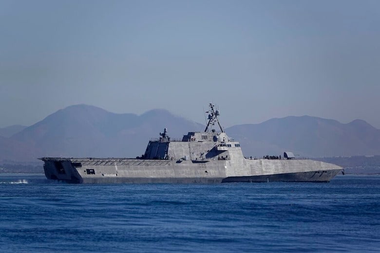カリフォルニア州サンディエゴ港を出港したシンシナティ沿海域戦闘艦（2021年）　ZUMA Press Wire via Reuters Connect