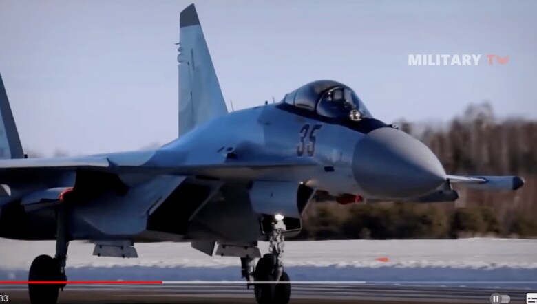 第4世代のF16に対して、ロシアのSu-35（写真）は第4.5世代の戦闘機だ　Military TV/YouTube