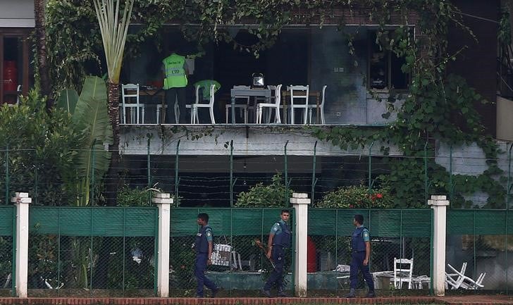 ８月２７日、７月にバングラデシュの首都ダッカの飲食店が襲撃され、日本人を含む２２人が殺害された事件で、治安部隊が２７日、ダッカ近郊にある武装勢力の拠点を急襲し、首謀者を含む３人を射殺した。写真は事件のあったレストラン。バングラディシュの首都ダッカで７月撮影（２０１６年　ロイター／Adnan Abidi）