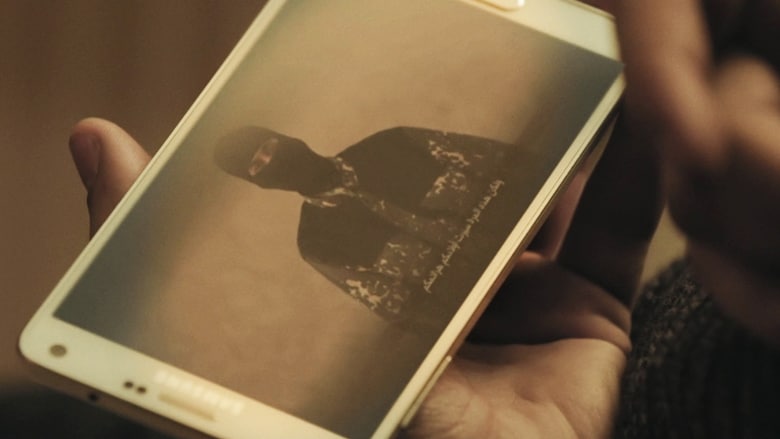 SNSを通して届いたISからRBSSメンバーへの脅迫＝『ラッカは静かに虐殺されている』より（UPLINK提供）