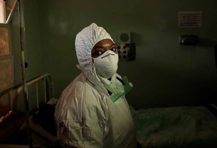 ジンバブエの首都ハラレの医療従事者（2020年3月5日）　Philimon Bulawayo-REUTERS