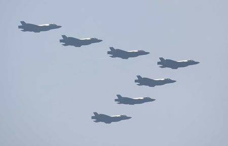 ドイツ議会の予算委員会が１４日、米防衛大手ロッキード・マーチンの最新鋭戦闘機「Ｆ３５」の購入を承認したと、議員２人がロイターに明らかにした。写真は韓国軍の同型機。９月撮影（２０２２年　ロイター/Jeon Heon-Kyun）