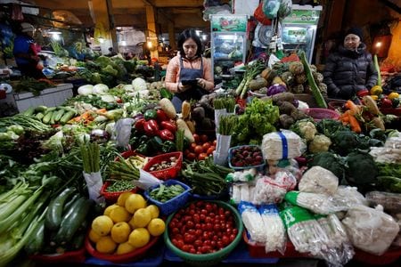 　ベトナム統計総局が６月２９日発表した第２・四半期の国内総生産（ＧＤＰ）は、前年同期比６．９３％増加した。第１・四半期の５．８７％増から加速し、上半期では６．４２％増となった。２０１８年１月、ハノイで撮影（２０２４年　ロイター/Kham）